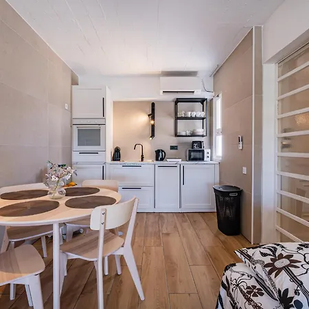 Apartman Sunny Near Oura