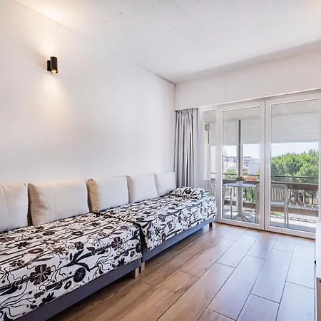 Apartment Sunny Near Oura